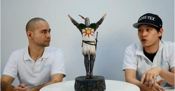 关灯之后《黑暗之魂》太阳战士索拉尔手办亮了 关灯之后《黑暗之魂》太阳战士索拉尔手办亮了