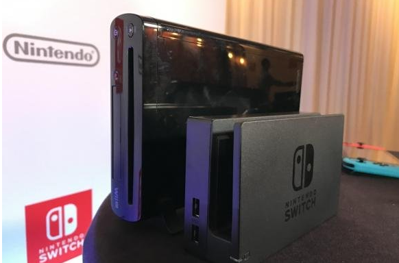 任天堂Switch与Wii U、3DSLL真机对比图
