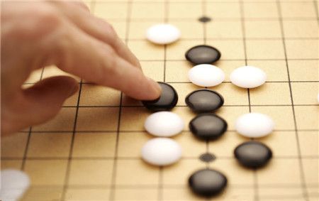 深度解析五子棋规则技巧及实战攻略
